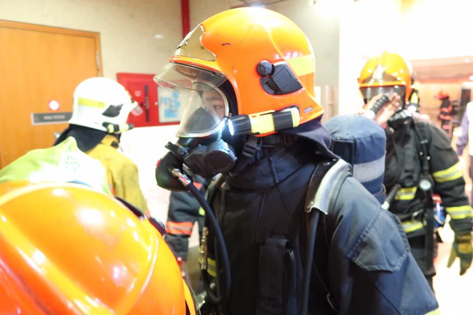 Breathing appartus worn by fire fighters