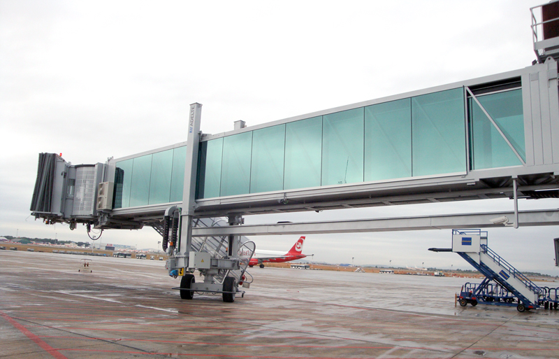 ST Engineering will develop automated plane boarding bridges in Singapore.