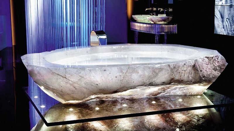 Each bathtub is made of precious rock and weighs more than 10,000kg. 