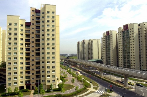 resale prices of Housing and Development Board (HDB) flats have fallen by 0.5 per cent in the first quarter 
