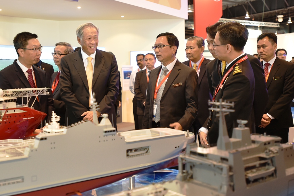 Dr Ng being briefed at the ST Engineering booth during his Exhibition Hall tour.