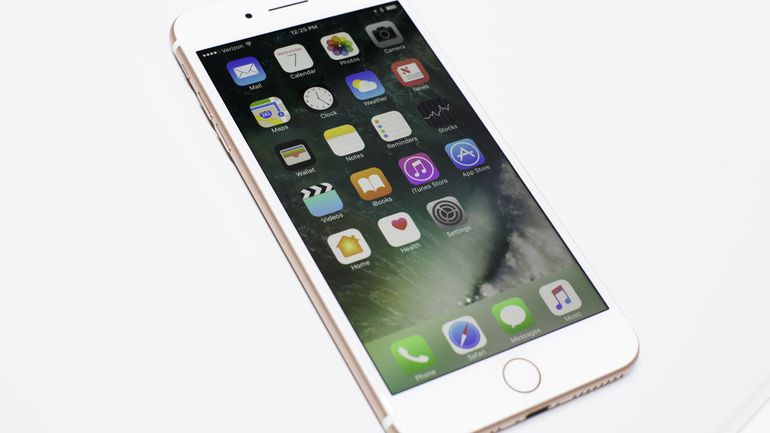 iPhone will now come with the facility of wireless charging.