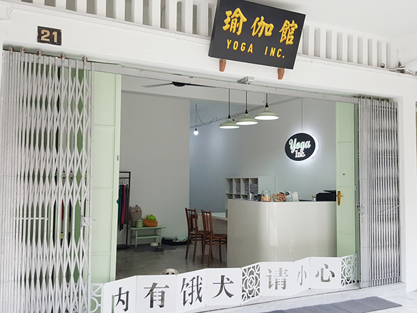 The row of Chinese words read 