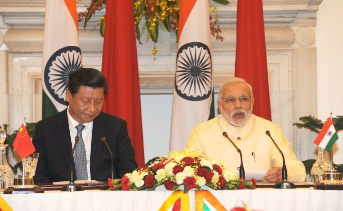 Indian Prime Minister Narendra Modi (right) with China Premier Xi Jinping. Photo courtesy: Wikimedia