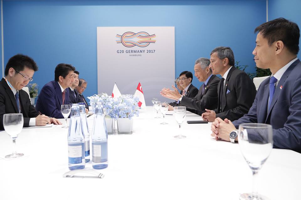 PM Lee, Finance Minister Heng Swee Keat and Foreign Minister Vivian Balakrishnan with Japanese PM Shinzo Abe. Photo courtesy: MCI Kenji Soon