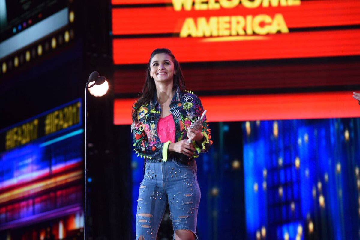 Alia Bhatt with the Myntra Style Award.