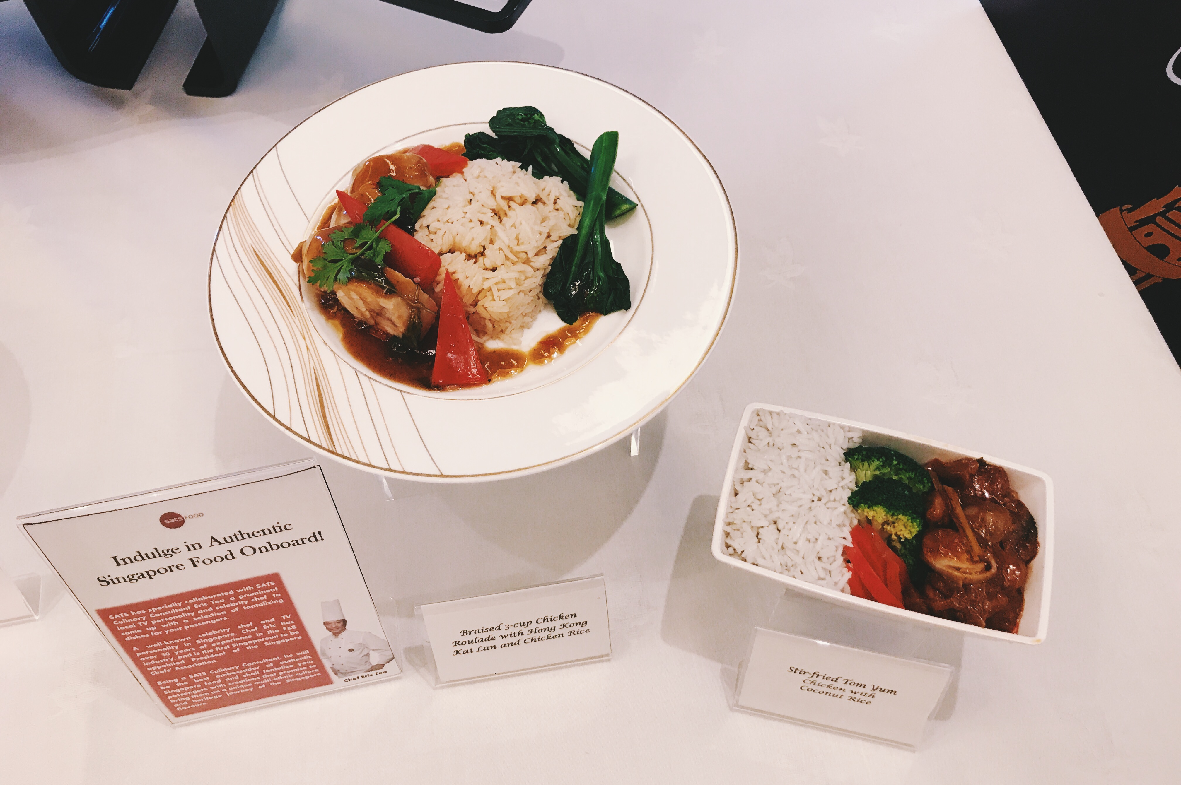 (Left) Braised 3 Cup Chicken Roulade Chicken Rice Hong Kong Kai Lan for Premiere class passengers. (Right) Stir Fry Tom Yum Chicken with Straw Mushroom, Coconut Rice for Economy passengers. Photo: Connected to India