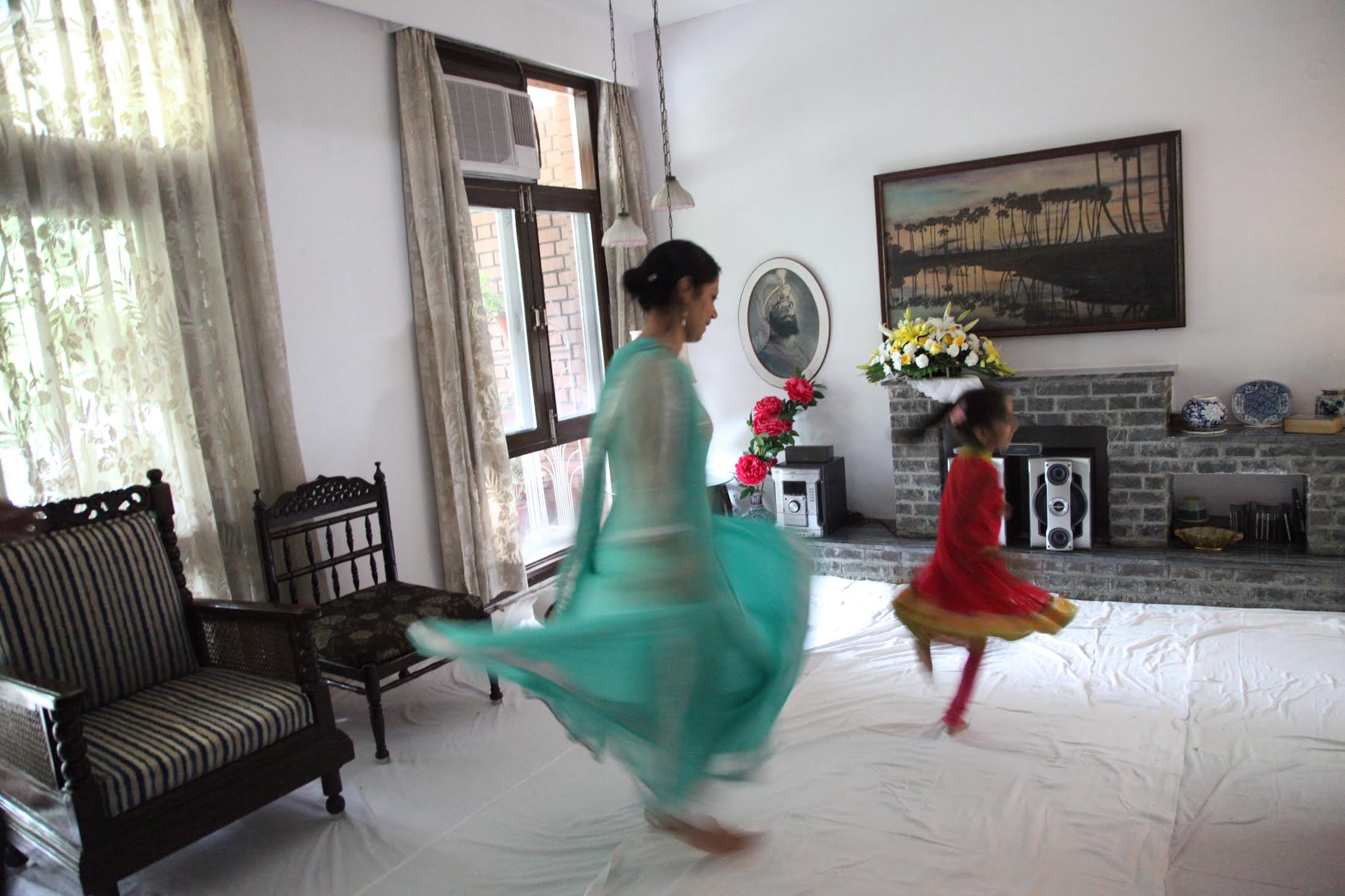 Tripta Singh doing Kathak with her daughter Kyrah. Photo courtesy: Tripta Singh