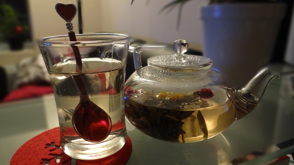 Drinking healthy varieties of tea has many health benefits.