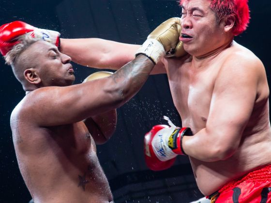 Pradip Subramanian (left) fighting with his opponent Steven Lim in the Muay Thai kick-boxing match at Marina Bay Sands after which the former died. 