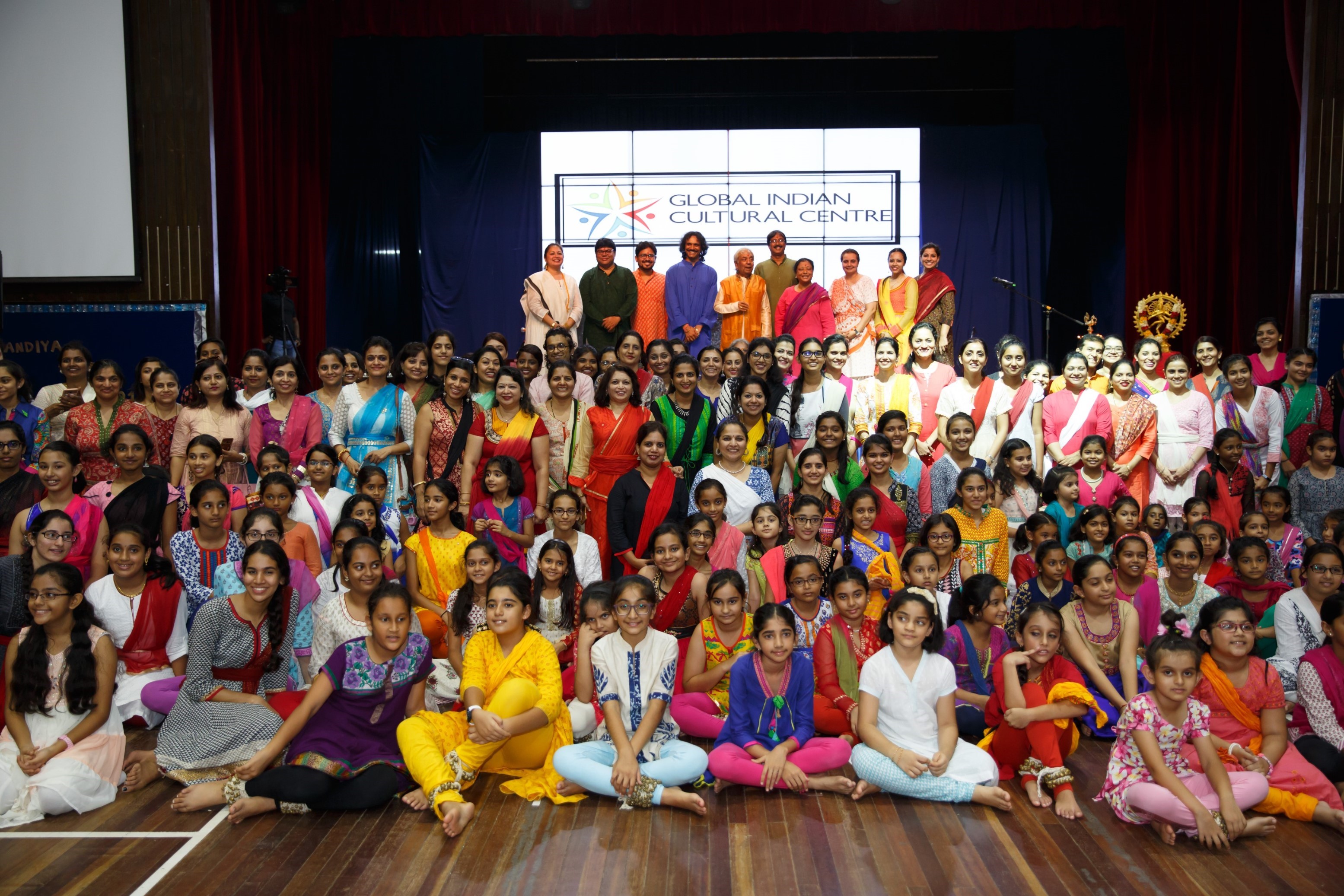 Pandit Birju Maharaj and his workshop participants in Singapore.