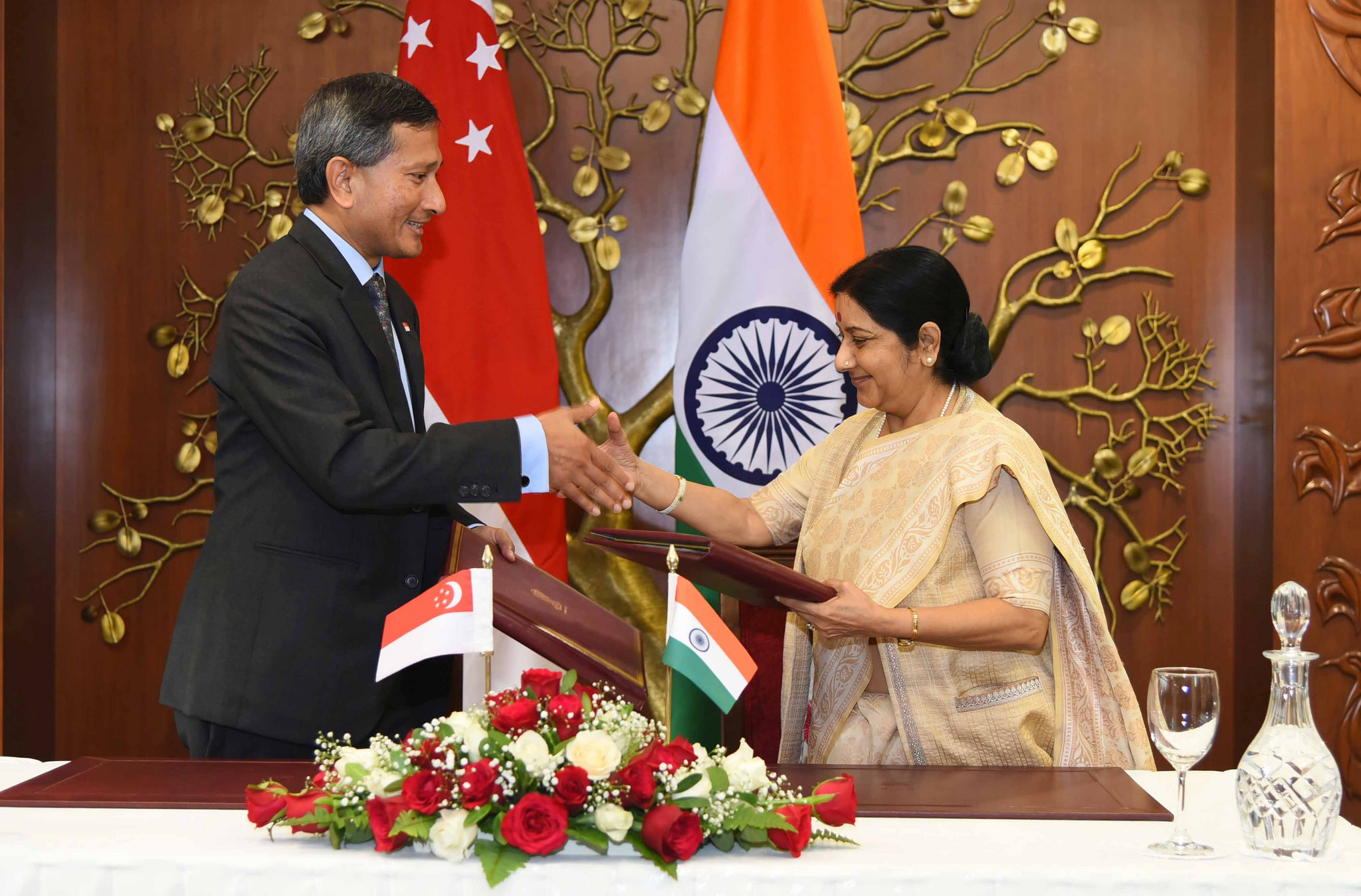 Sushma Swaraj with Dr. Vivian Balakrishnan, Singapore's Minister for Foreign Affairs on 12 October 2015 Photo courtesy: Press Information Bureau/MEA