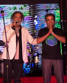 Lucky Ali with Uma Mahesh, Managing Director at iComp Digital Media. 