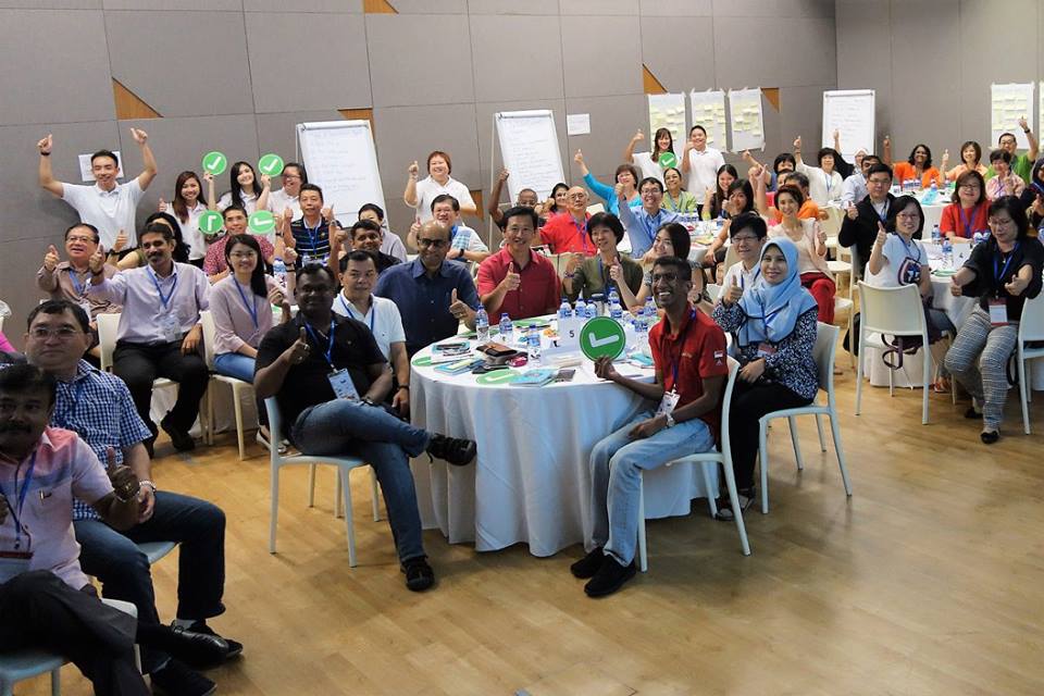 Deputy Prime Minister Shanmugaratnam Tharman and other guests at a SkillsFuture Advice workshop, a community outreach initiative to help more Singaporeans understand the importance of skills upgrading and career planning. 