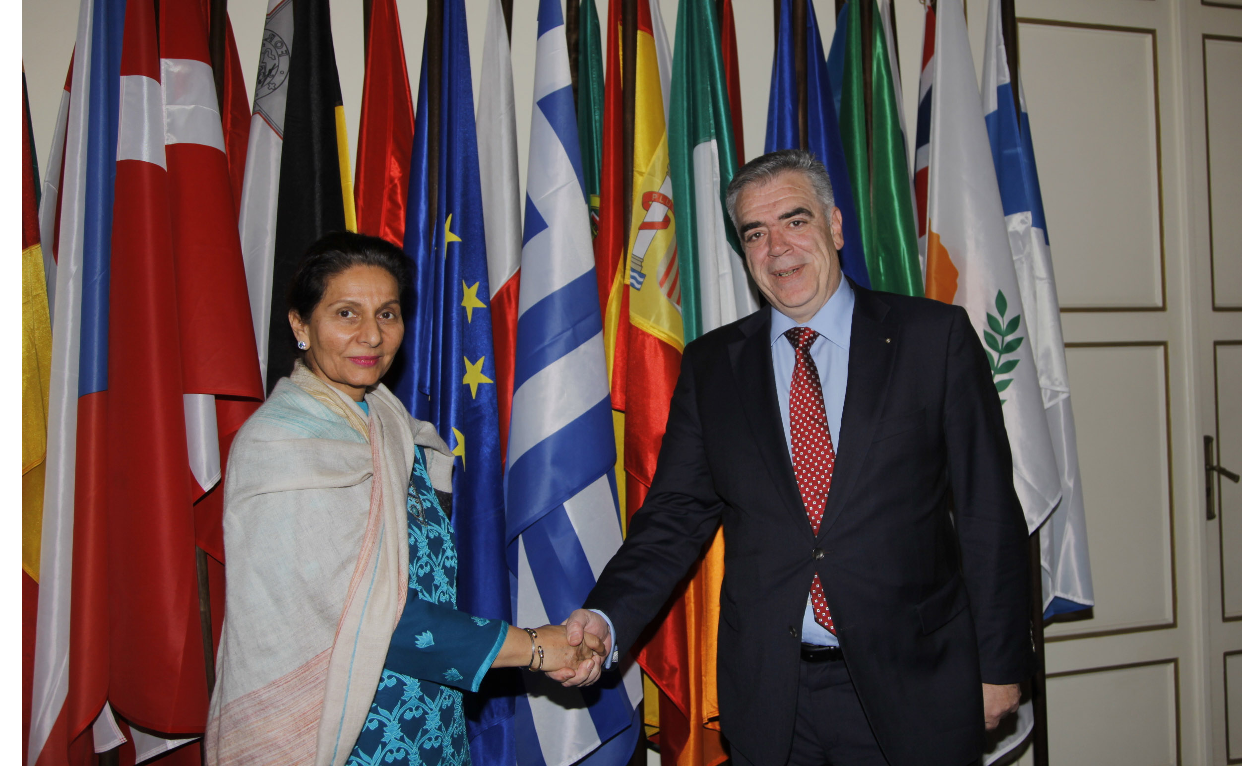 Preneet kaur (left), during her time as Minister of State for External Affairs. Photo courtesy: Wikimedia