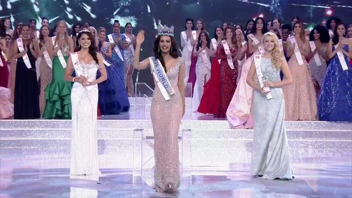 Miss World 2017 Manushi Chhillar celebrates as the other contestants and outgoing Miss World Stephanie Del Valle look on.