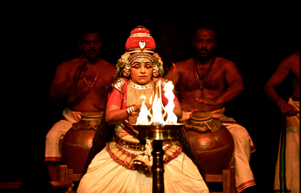 One of the few dance forms that fall under this ancient dance tradition is Nangiar Koothu, a solo narrative art form performed by females, known for its expressions of the eyes. 