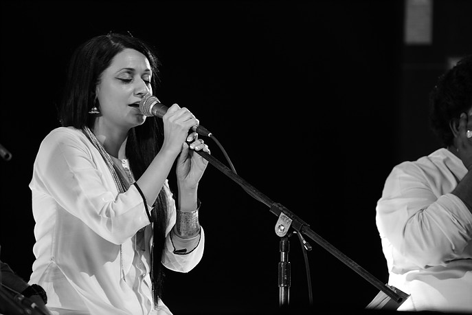Sonam Kalra is gifted with a beautiful and powerful voice that literally takes audience to a different world. 