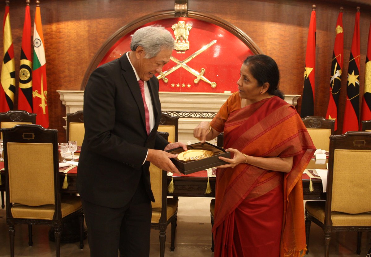 Indian Minister for Defence Nirmala Sitharaman and Defence Minister of Singapore Dr Ng Eng Hen at Army Battle Honours Mess, New Delhi on 29 November 2017.