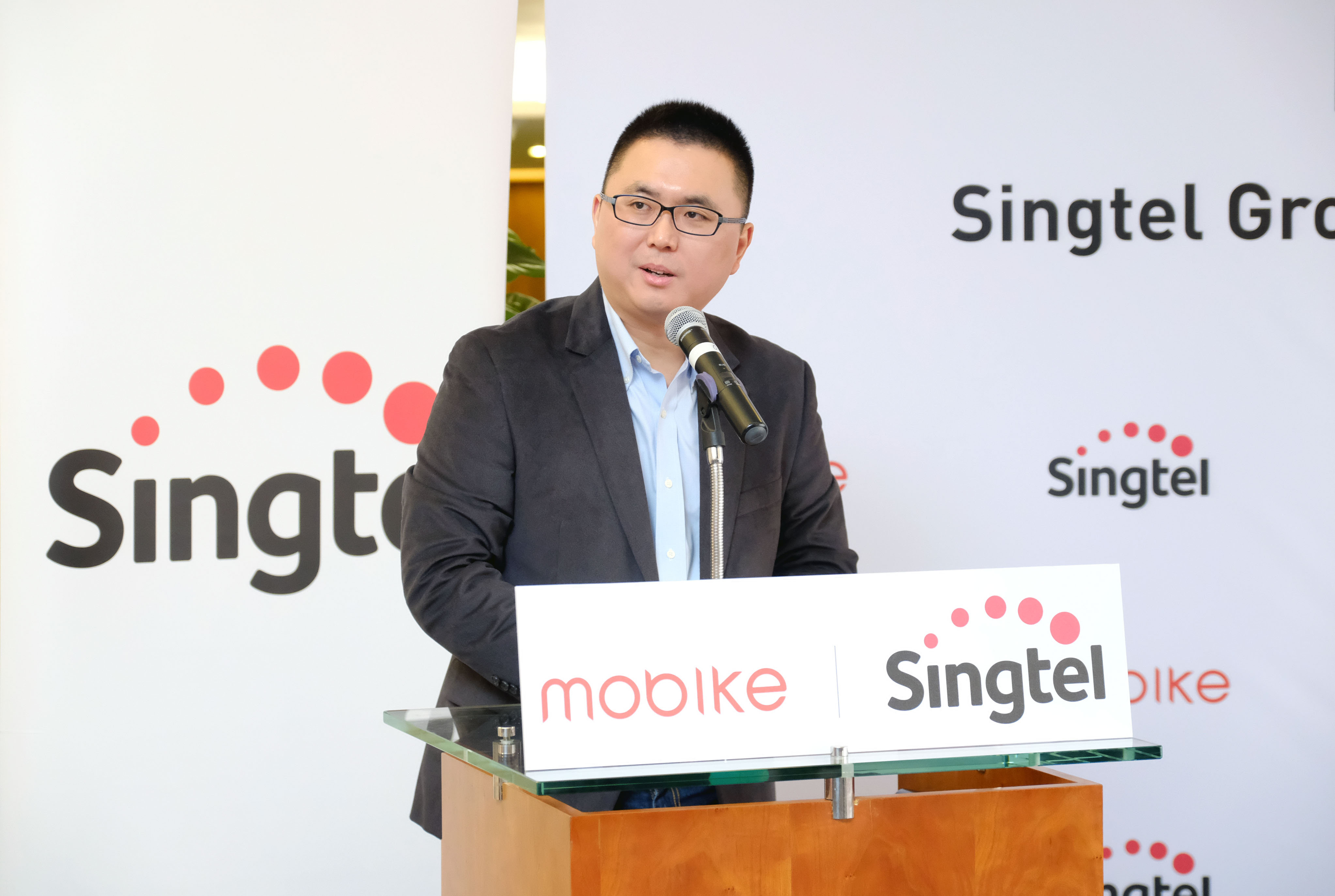 Joe Xia, Co-Founder and CTO of Mobike, said Singtel Group and Mobike plan to explore the use of data analytics to improve the distribution of Mobike’s fleet. Photo courtesy: Singtel Group