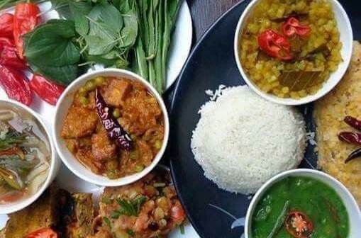 Tomatoes, red chilli chutney, rice, meat dish, steamed organic vegetables and fermented products such as cheese and soy beans make the mouthwatering thali