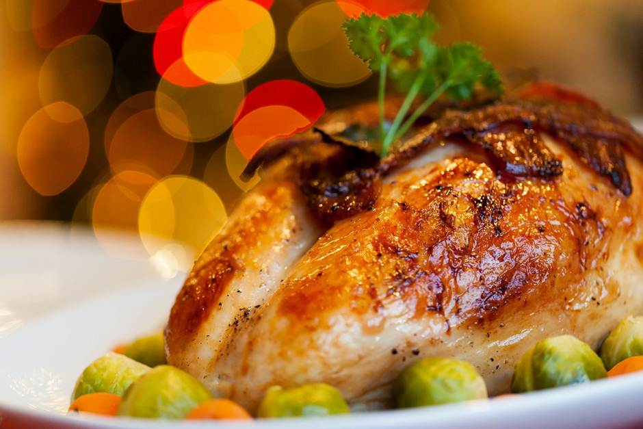 Popular options for Christmas buffet are Goodwood Park Hotel, Raffles Hotel, the Ritz Carlton and the Marina Mandarin hotel. 