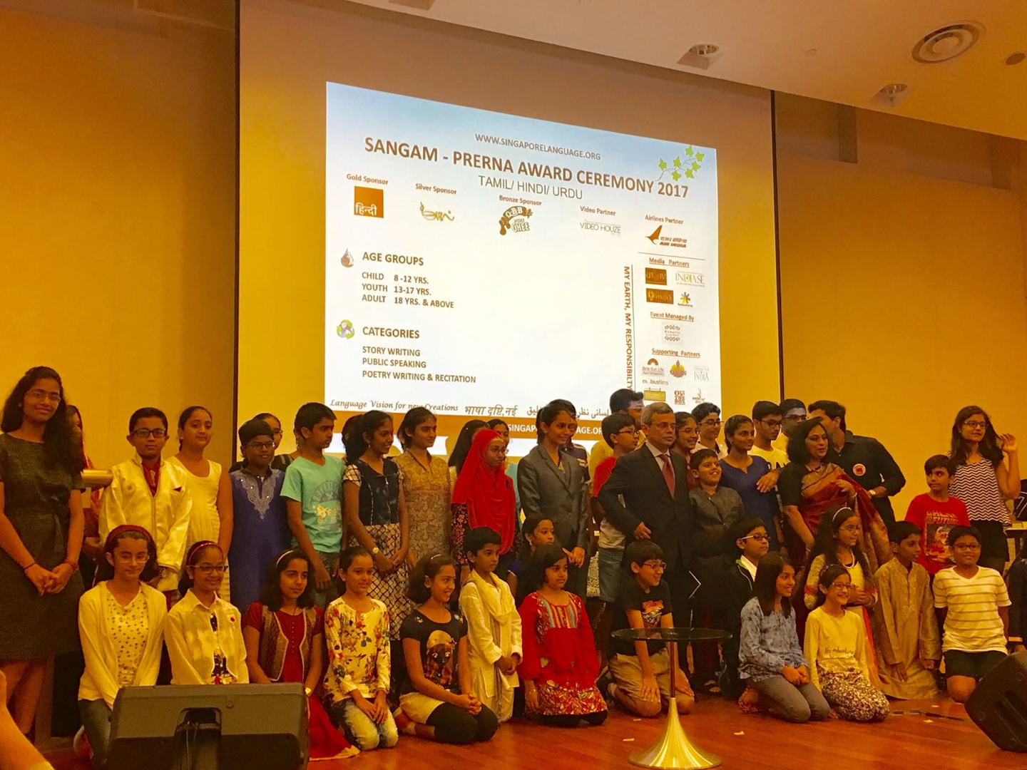 HE Jawed Ashraf, High Commissioner of India to Singapore and Mamta Mandal,Founder of Singapore Language Organisation along with the participants at the Prerna Awards-2017 ceremony. Photo courtesy: Singapore Language Organisation