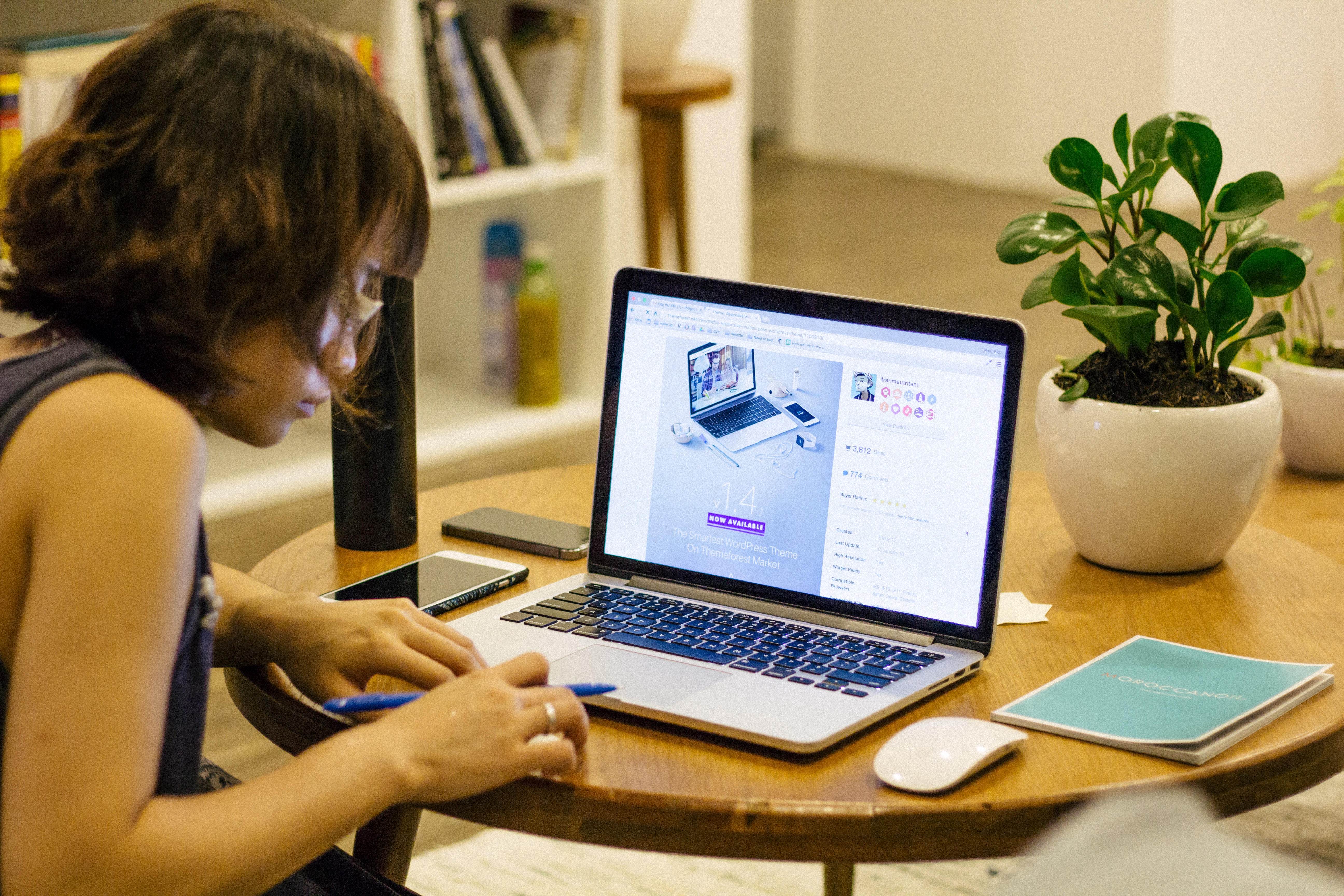 only sticking to work topics will bore your date quickly. In fact, they may think you have no life outside of work at all!