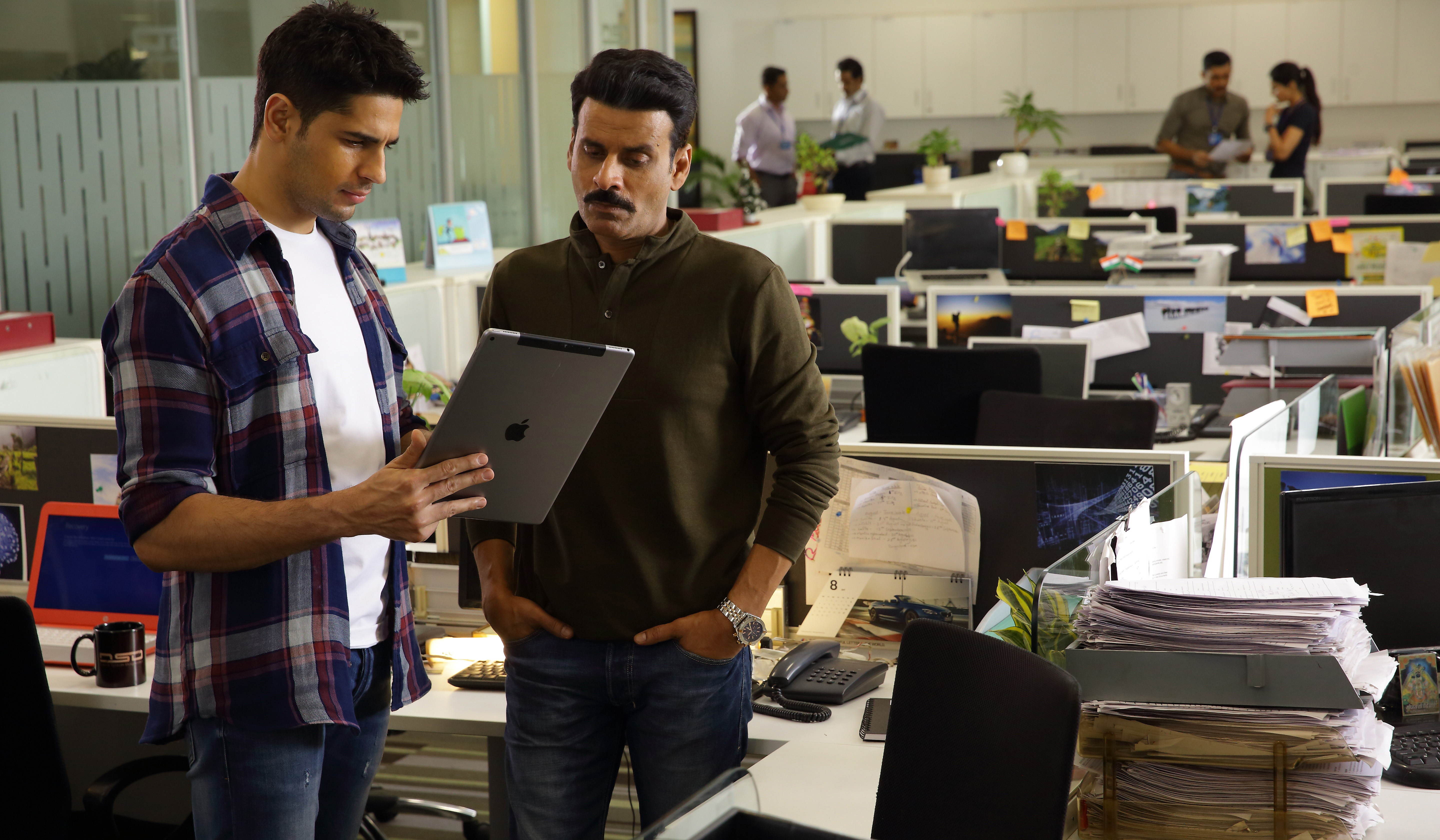 Manoj Bajpayee sets on a journey to stop Sidharth, who has taken the wrong path and save the country from traitors. Photo courtesy: Darpan, Singapore