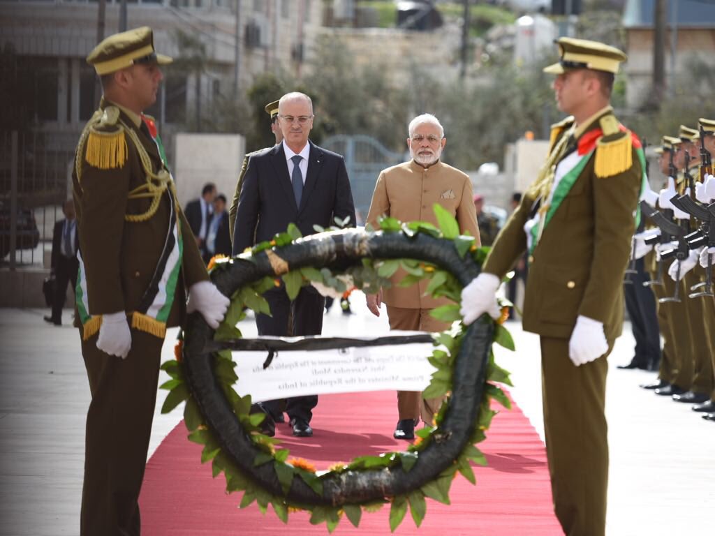 Indian Prime Minister Narendra Modi laying a wreath at the mausoleum of late President Yasser Arafat at Ramallah.