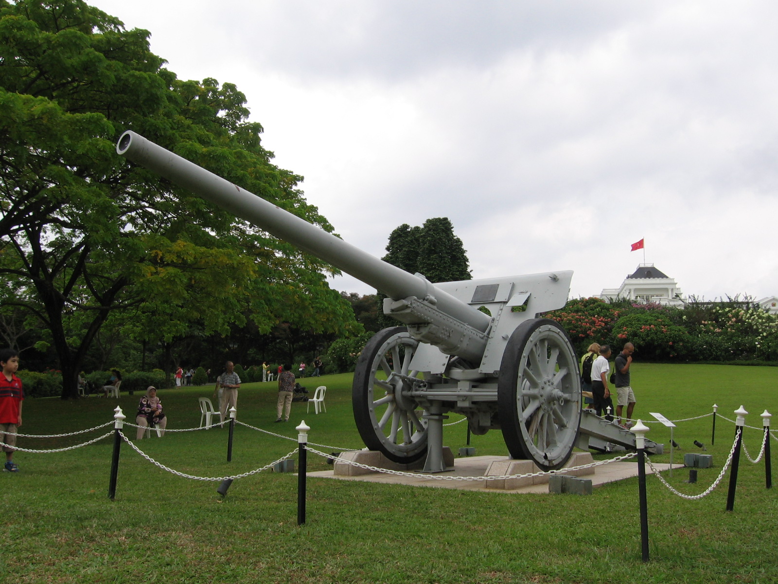 The cannon on display at the Gun Terrace was captured from the Japanese during World War II and was given to Singapore by Lord Louis Mountbatten, the Supreme Allied Commander of the South East Asia Command, Governor General of India and British Military Administrator of Malaya from 1945 to 1946.