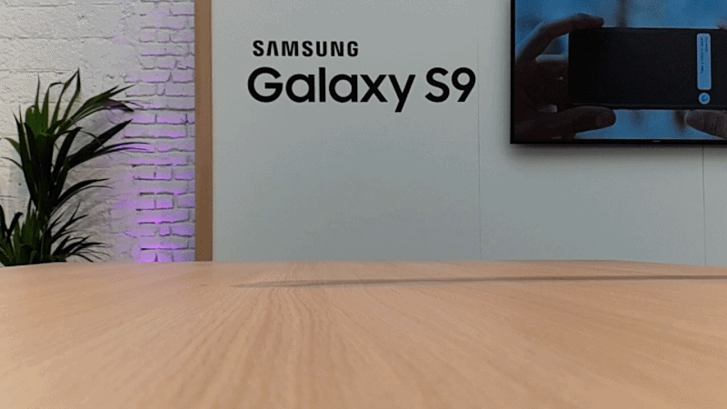 The new Super Slow-mo function of Samsung S9 smartphone makes it easy for users to record special moments that pass too quickly to be seen by the naked eye- such as the instant a water balloon bursts. 