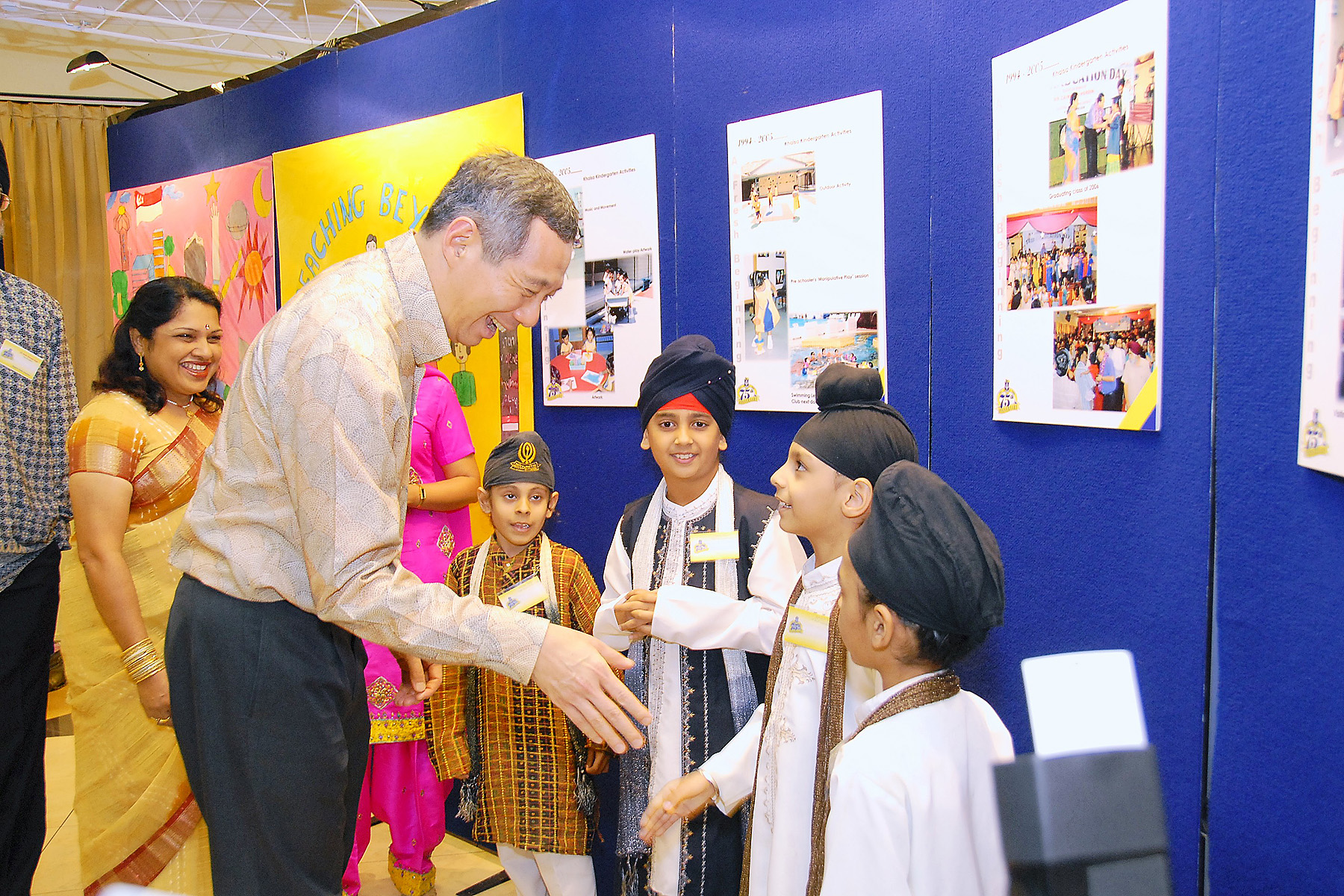 Singapore PM Lee Hsien Loong interacts with children at the SKA. 