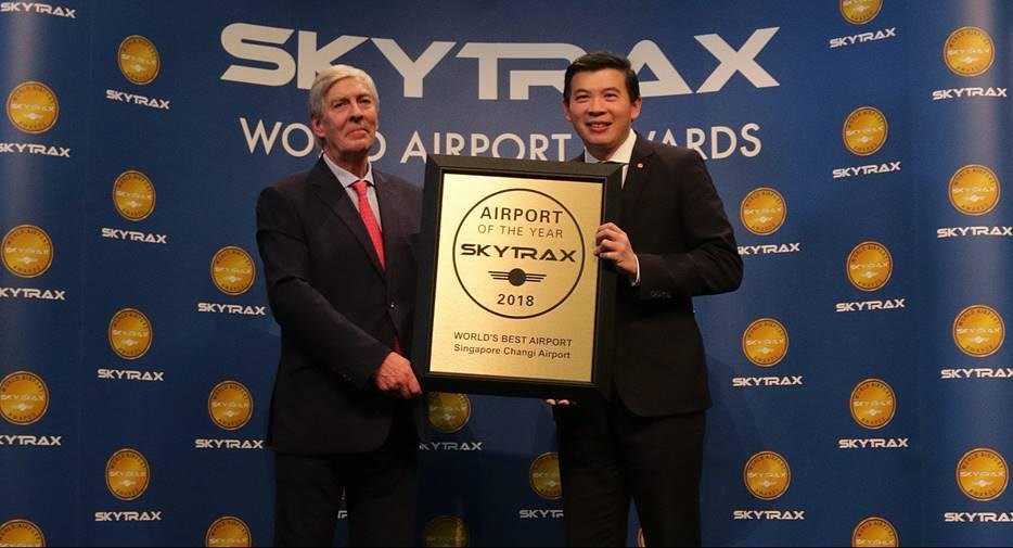 Mr Lee Seow Hiang, CEO of Changi Airport Group (right) receiving the Skytrax World's Best Airport Award from Mr Edward Plaisted, CEO of Skytrax. Photo courtesy: Changi Airport Group