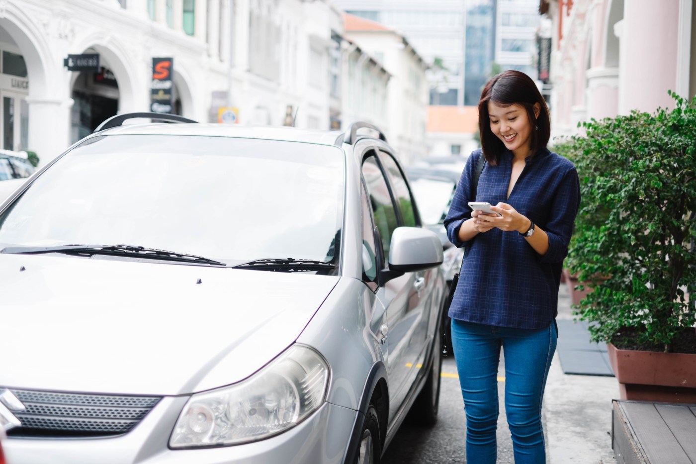 The carpooling app Ryde will launch its new private-hire car service RydeX in Singapore. 