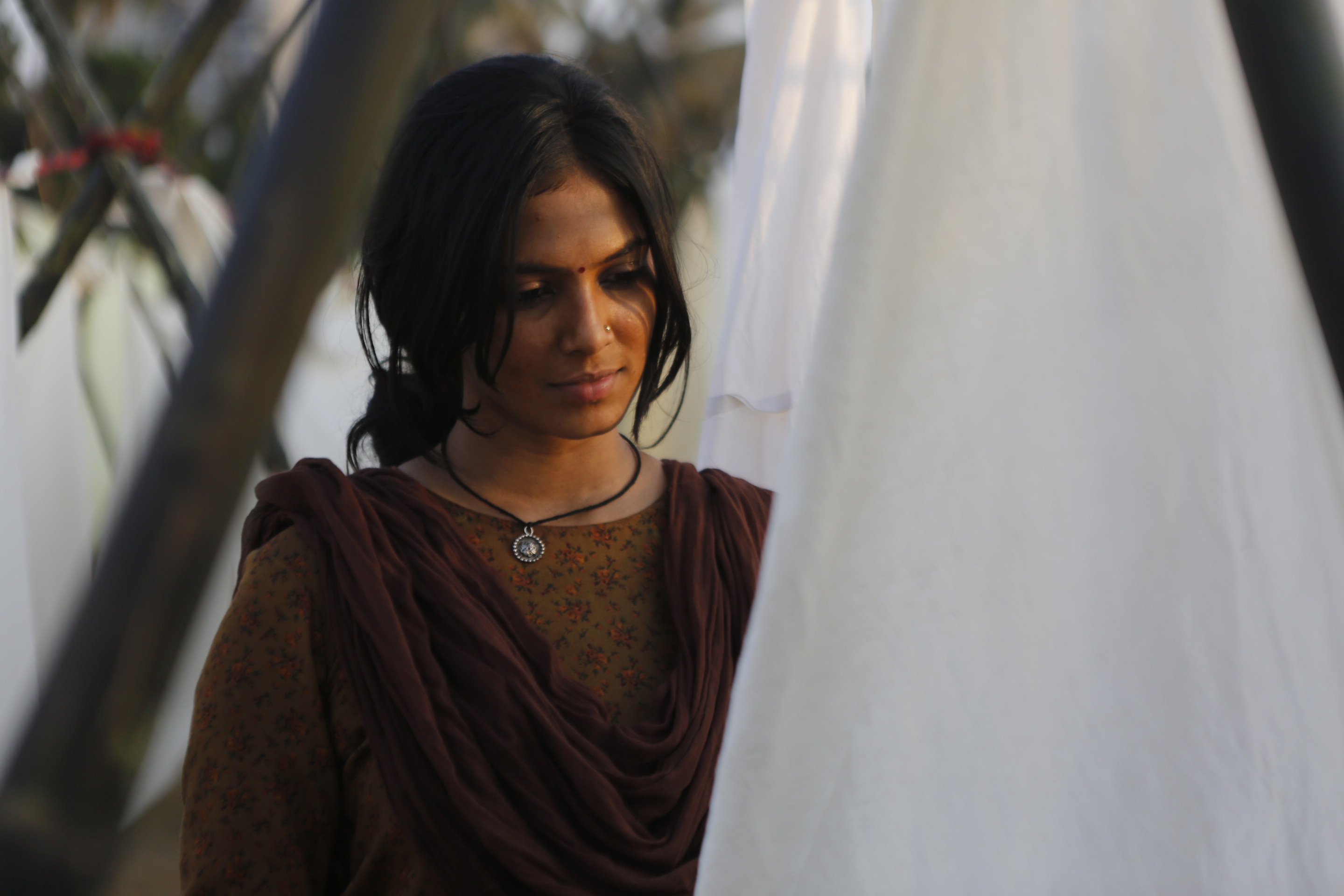 Tara works for Akshi who attempts to rape her, and she reacts hysterically in self-defence, hitting him with a rock. Tara gets arrested while Akshi hovers between life and death in hospital. If he dies, Tara faces life imprisonment.