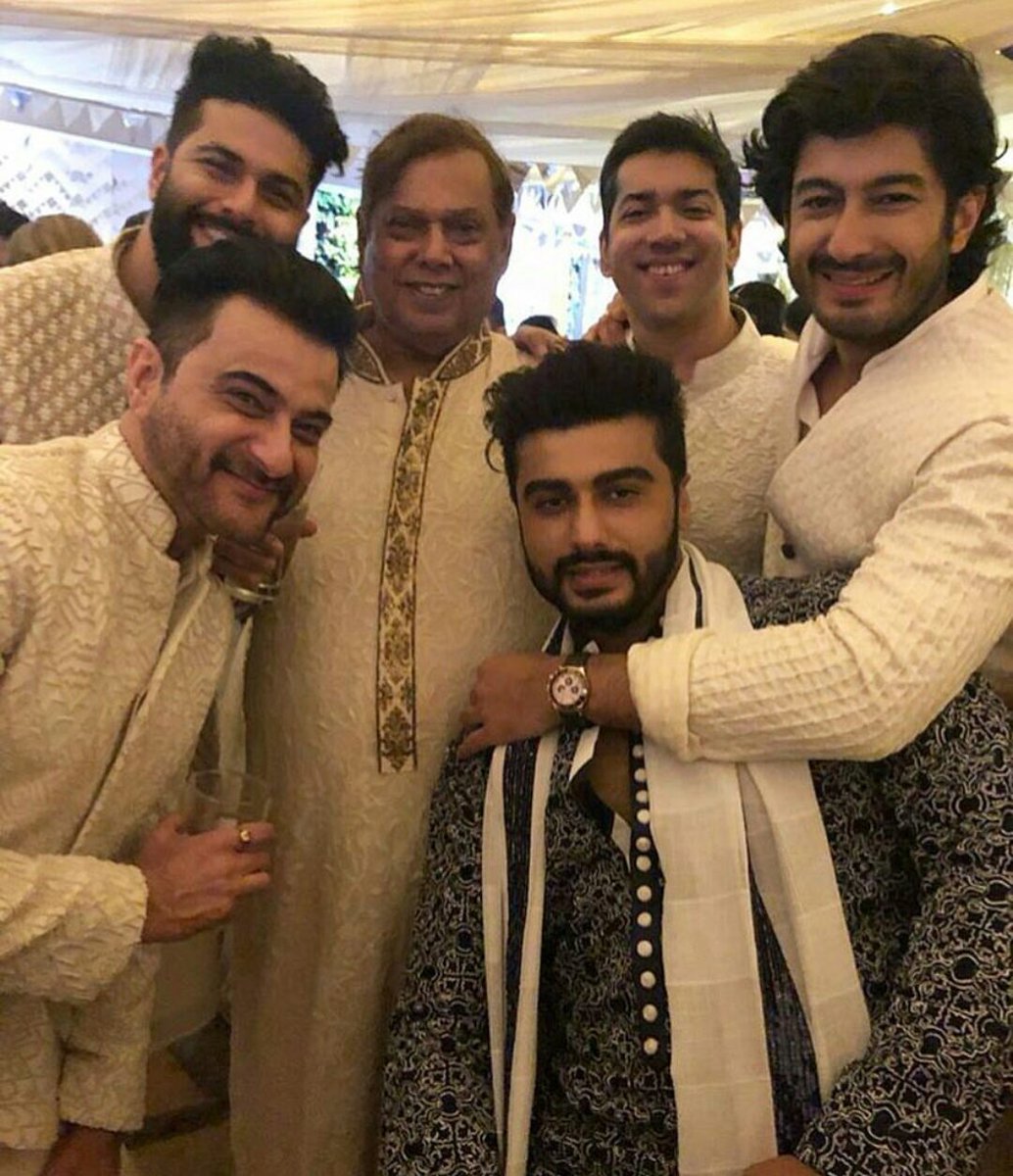And comes the Kapoor boys clan spotted having a gala time during the Mehendi ceremony.