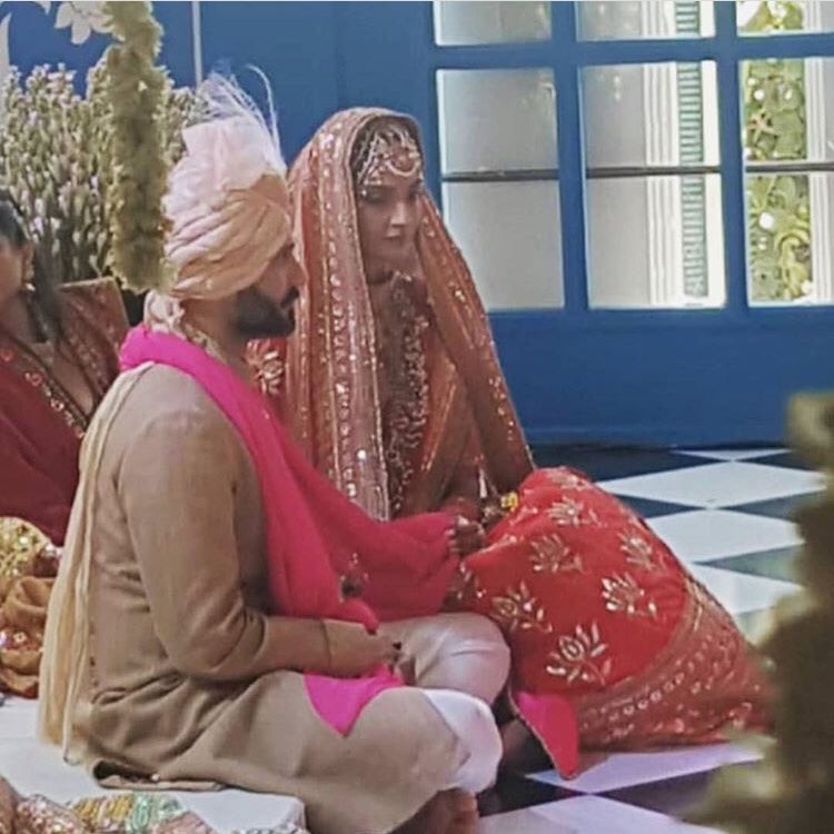 The wedding ceremony began around 12:30 pm and ended at around 1:20 pm. 