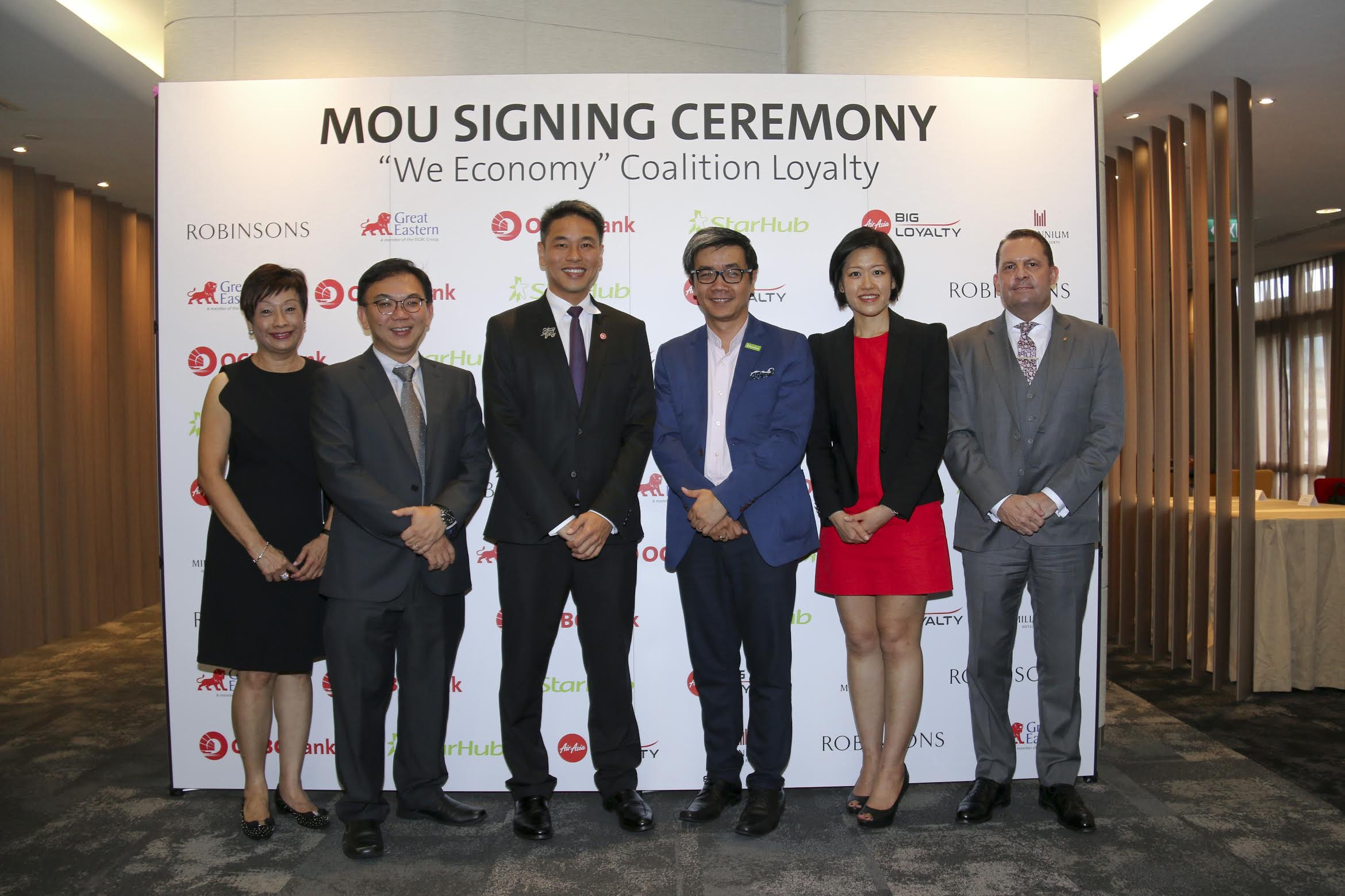 Ms Donna Chua, Group Marketing Director, Robinsons; Mr Ryan Cheong, Managing Director, Strategy & Transformation, Great Eastern; Mr Desmond Tan, Head, Group Lifestyle Financing, OCBC Bank; Mr Howie Lau, Chief Marketing Officer, StarHub; Ms Heather Goh, Chief Marketing Officer, AirAsia BIG Loyalty; Mr Lee Richards, Vice President, Operations, South East Asia, Millennium Hotels and Resorts. Photo courtesy: OCBC