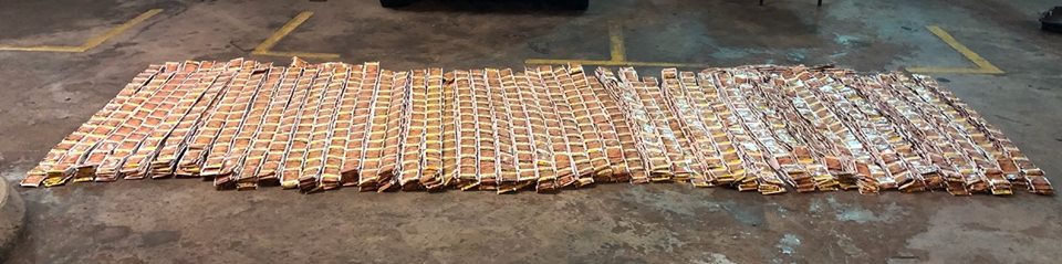 ICA officers seized a total of 6821 sachets of chewing tobacco from the car of a Malaysian man. 