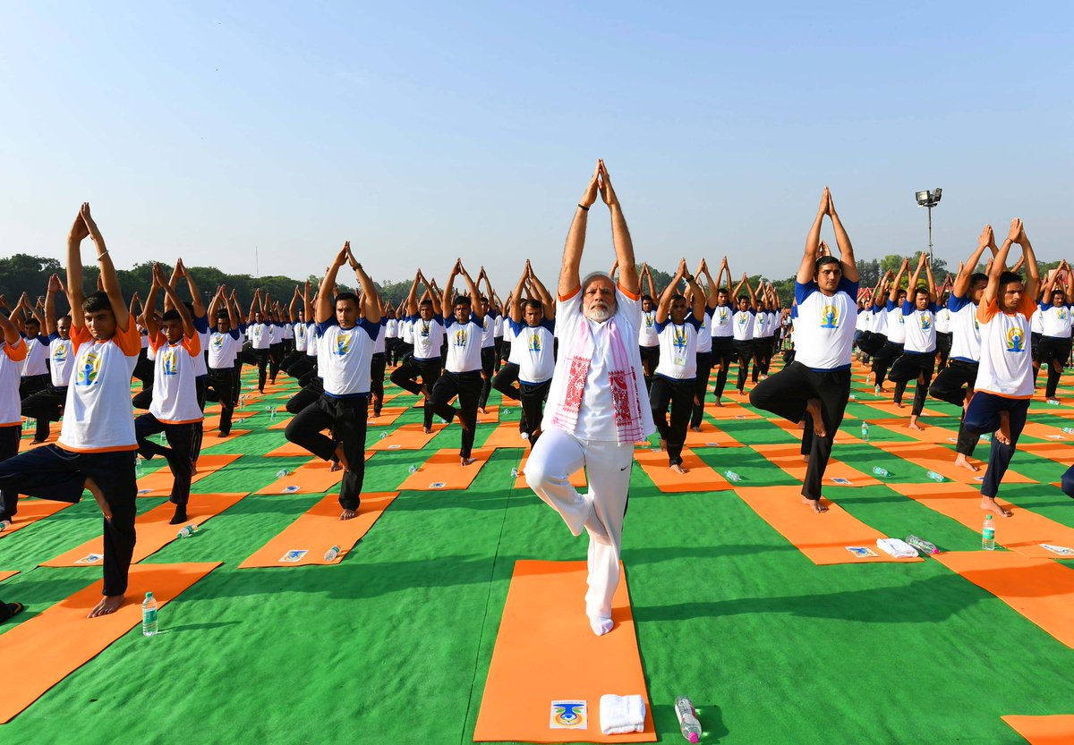 Indian PM Narendra Modi leading the yoga session in Dehradun on IDY 2018.