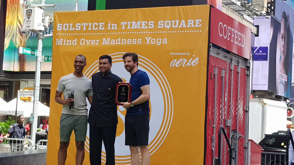 DP Misra, Consul, presented a plaque to Mr. Tim Tompkins, President of the Times Square Alliance