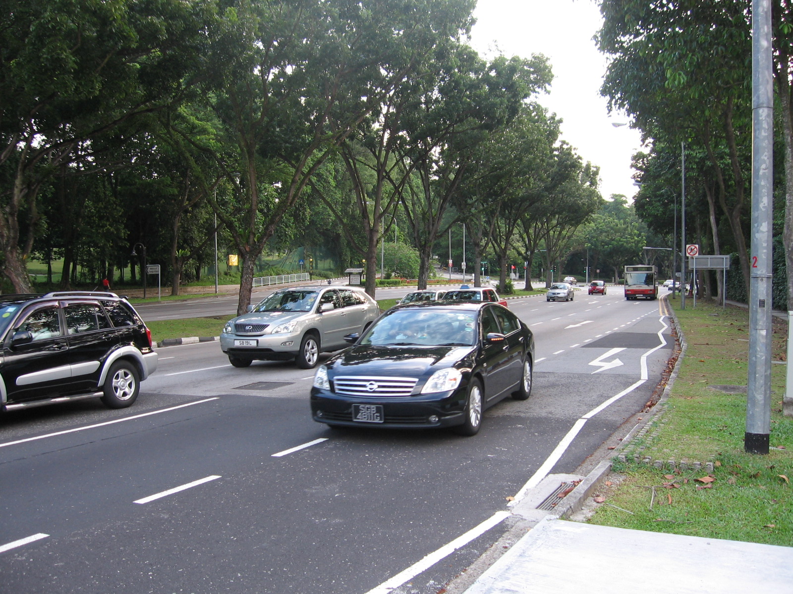 Certificate of Entitlement (COE) premiums for small and large cars in Singapore fell to the lowest in over eight years in the latest bidding exercise. Photo courtesy: Wikimedia 