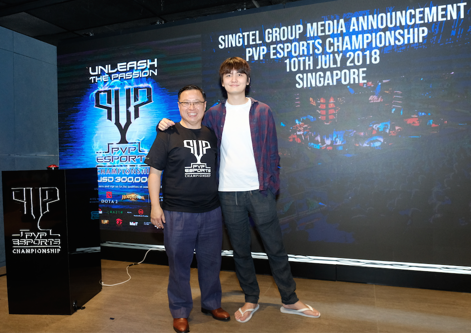 Arthur Lang (left), CEO of Singtel's International Group and one of Singapore's leading professional gamer Daryl 