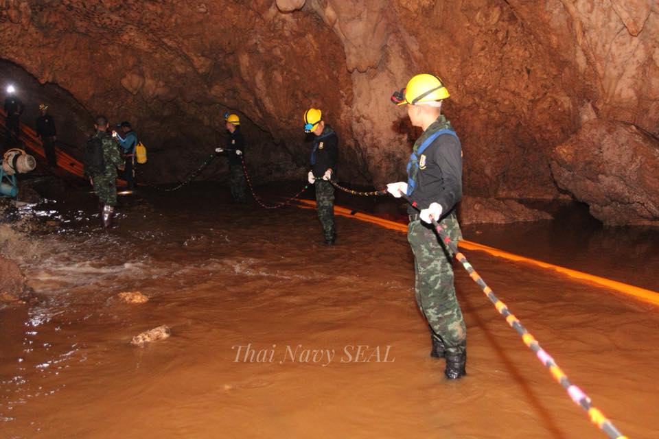 Thai Navy SEALs making arrangements for safe evacuation of 12 Thai boys and their football coach from the Tham Luang cave. Photo courtesy: Facebook page of Thai NavySEAL