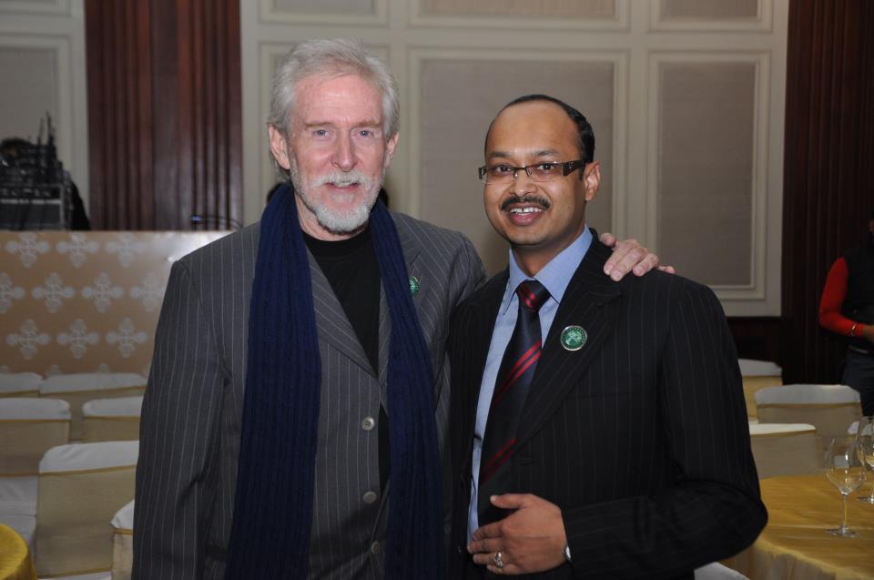 Harish (right) with veteran Bollywood actor Tom Alter. Photo courtesy: Facebook/Harish Goyal