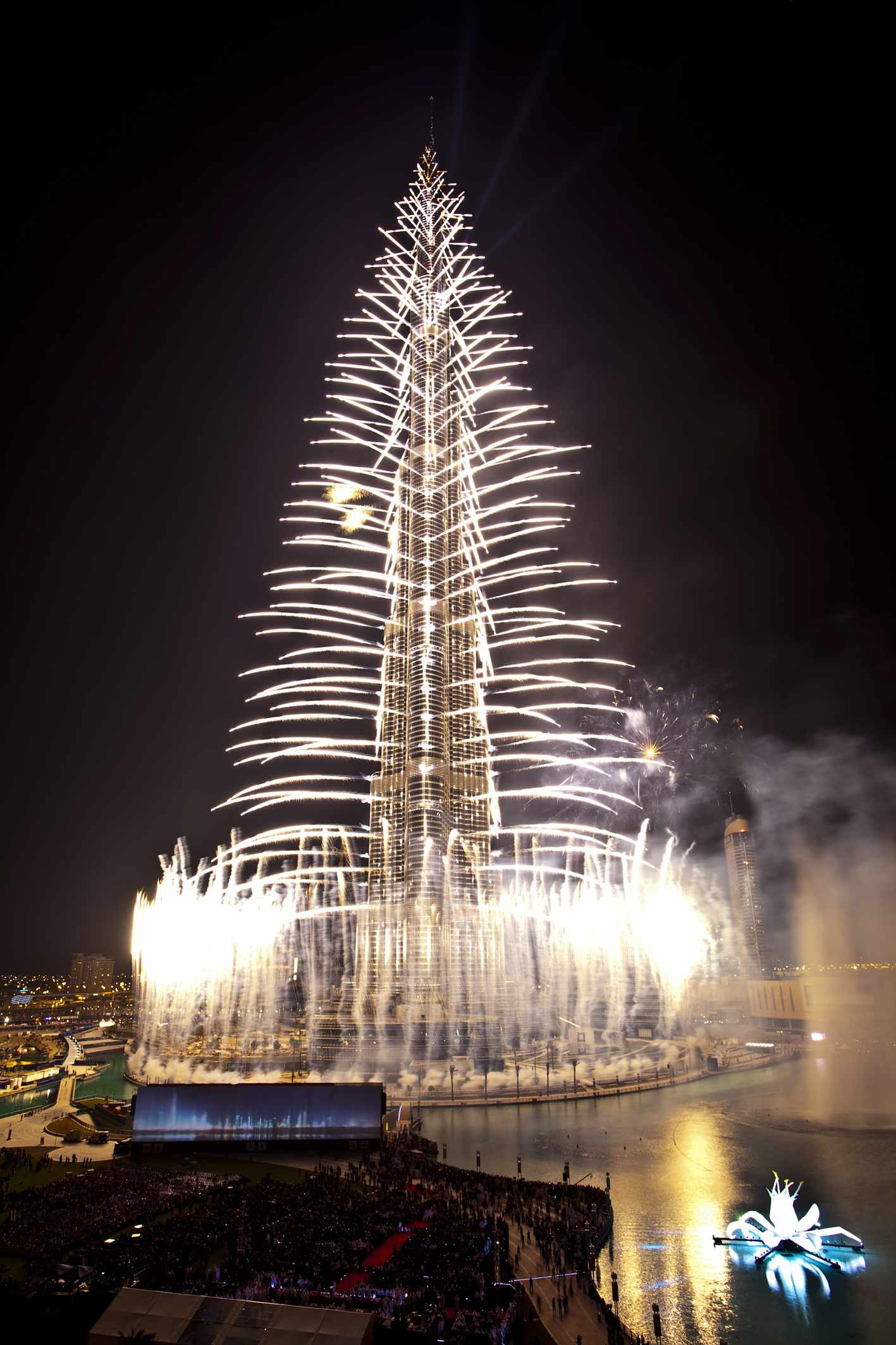 Special viewing platforms will be set up across Downtown Dubai so that people can view the magical display of fireworks. Photo courtesy: Wikipedia