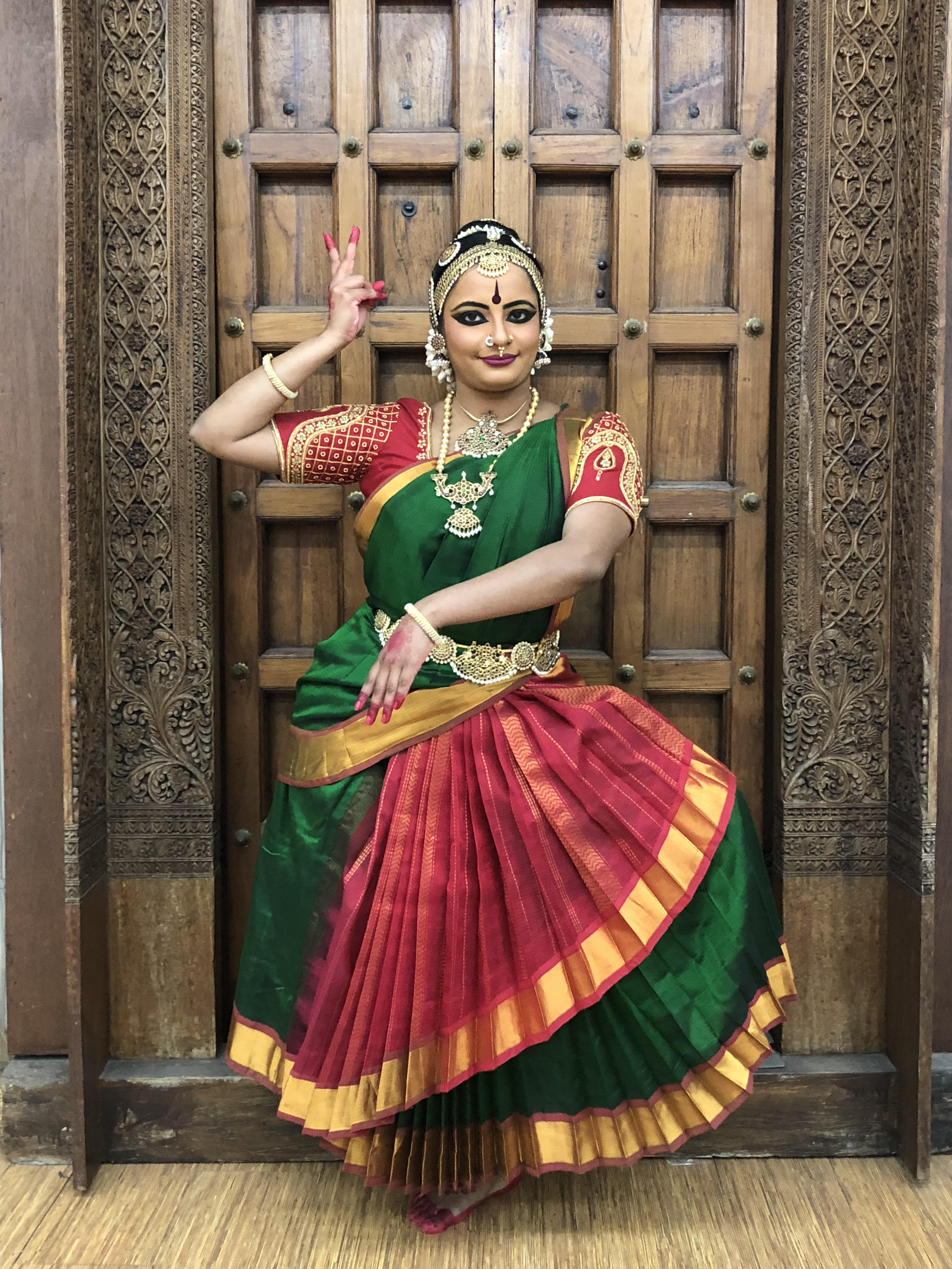 A dance graduate of Apsaras Arts mentored by Singapore’s Indian dance icon Mrs Neila Sathyalingam, Banupriya is now a full-time professional company dancer at Apsaras Arts Dance Company and faculty member at Apsaras Arts Dance Academy