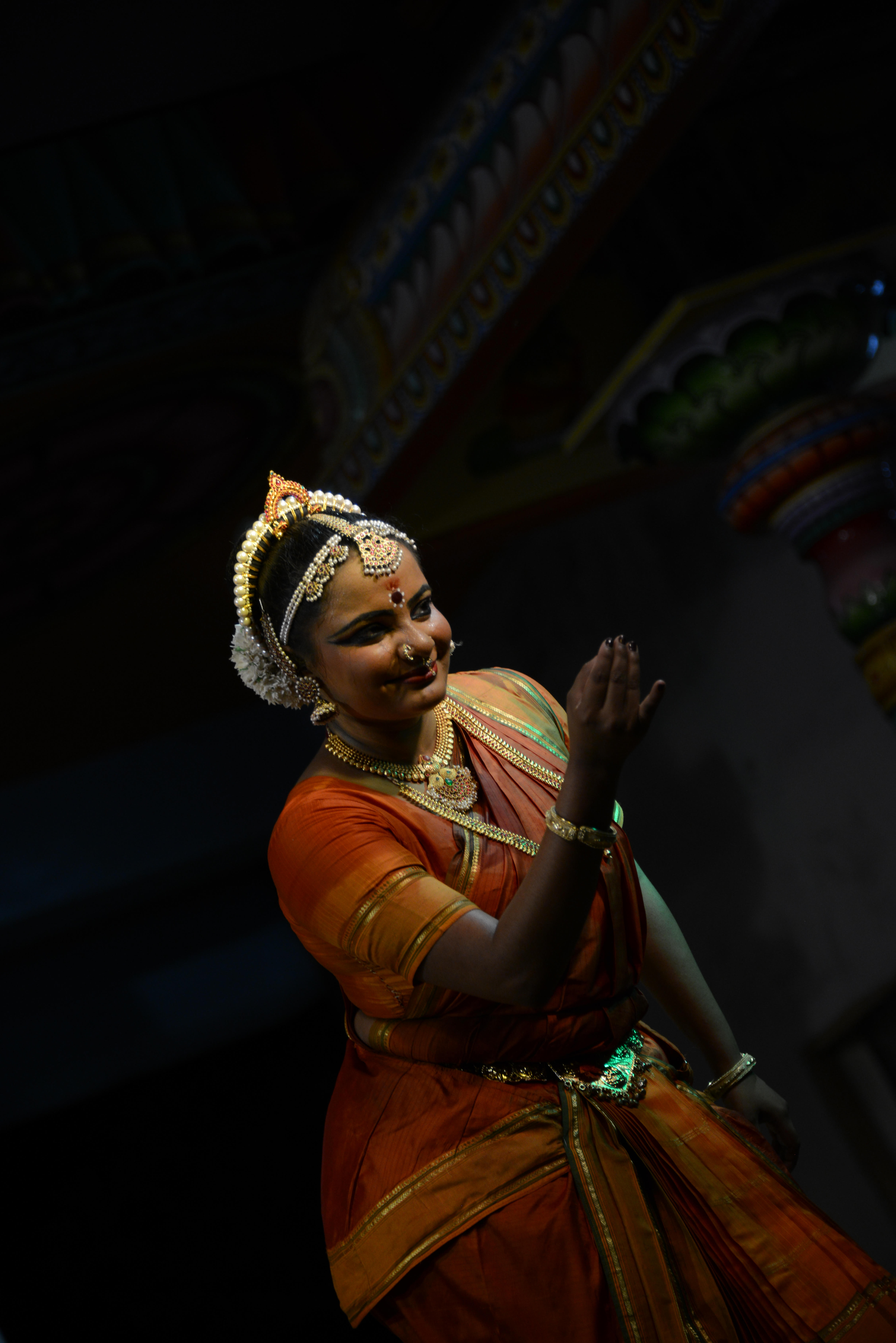 The popularity of Bharatanatyam lies in the number of 'neo-traditionalists' who exist. I'd like to use the term 'neo-traditionalist' here, as I defined it to be a group of people who use the traditional medium of an art form to express contemporary themes without diluting its essence. I believe that this is how to keep up the popularity of Bharatanatyam in today's times