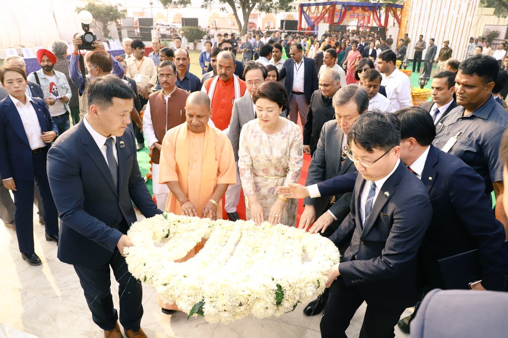 South Korean First Lady Kim Jung-sook along with Chief Minister of Uttar Pradesh Yogi Adityanath at the ground breaking ceremony of Queen Hur Memorial Park in Ayodhya. Photo courtesy: Twitter@/MEAIndia